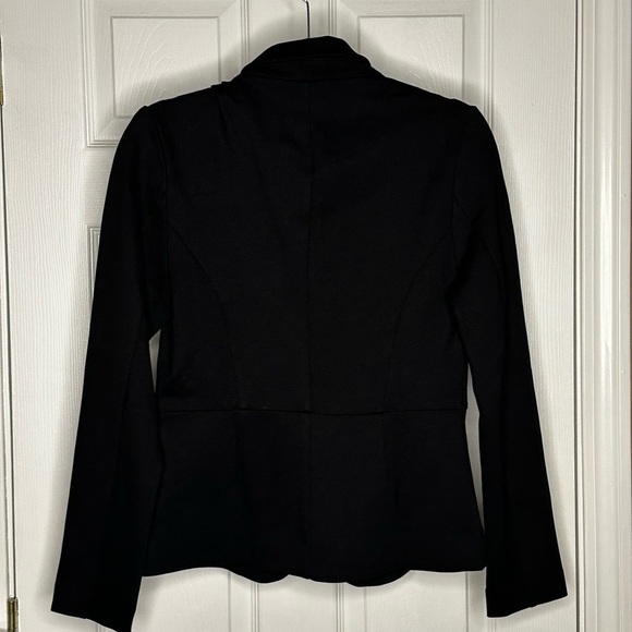 Quince | Black Women’s Ultra Stretch Ponte Blazer - Picture 3 of 9